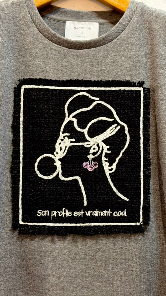 横顔刺繍アップリケ ドロップショルダープルオーバー