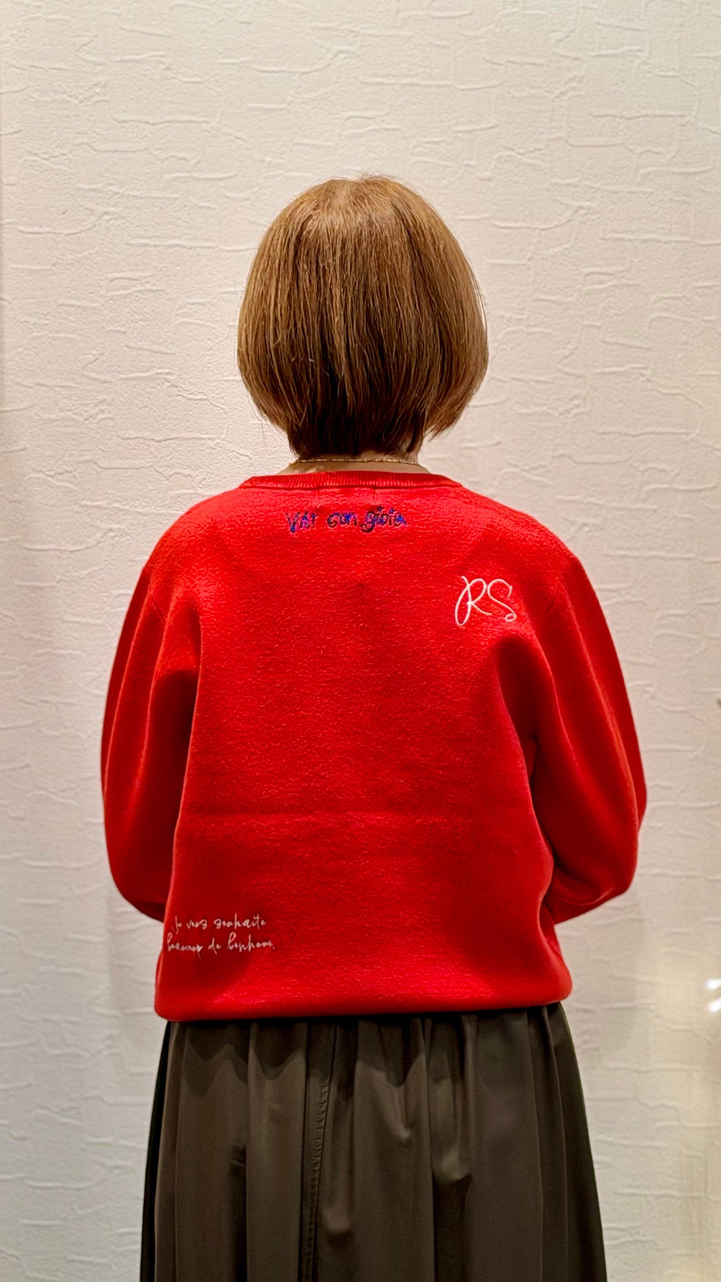 【ROSIEE】メッセージ刺繍クルーネックニット
