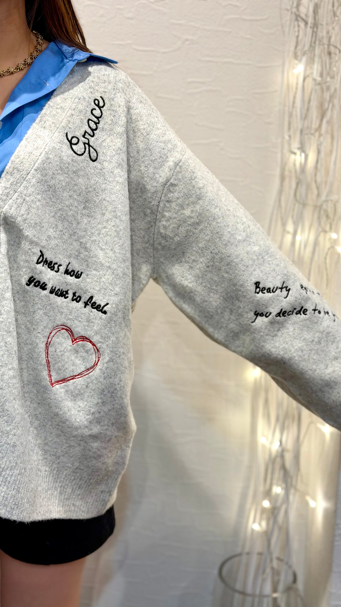 ロゴ刺繍カーディガン