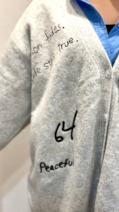 ロゴ刺繍カーディガン