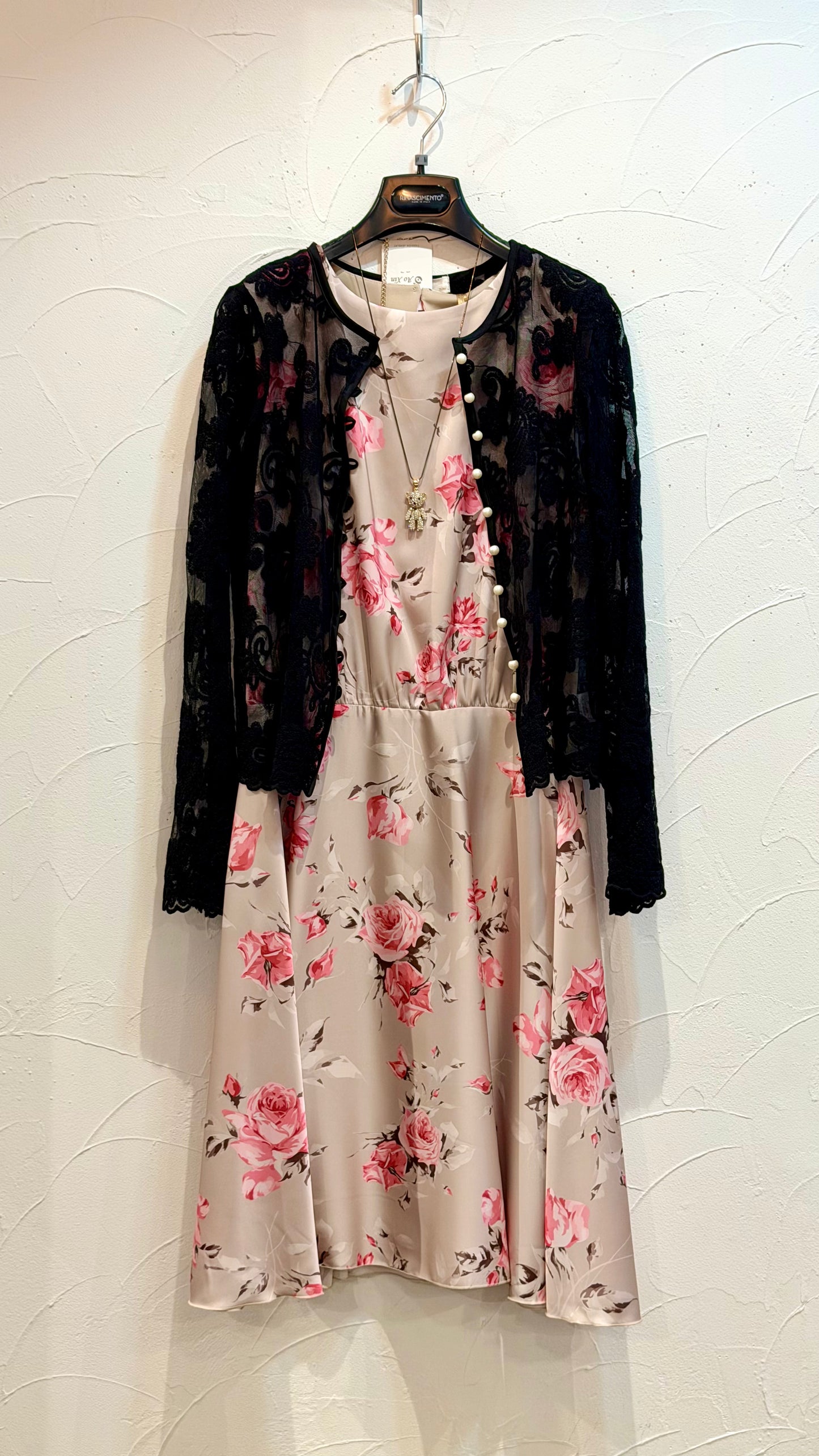 【RINASCIMENTO／リナシメント】 光沢サテン 花柄ワンピース（Made in Italy）